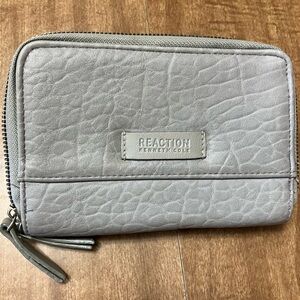 Kenneth Cole Reaction Textured Gray Wallet
